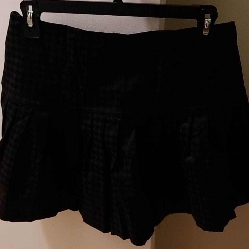 Forever 21 Houndstooth pleated zipper mini skirt